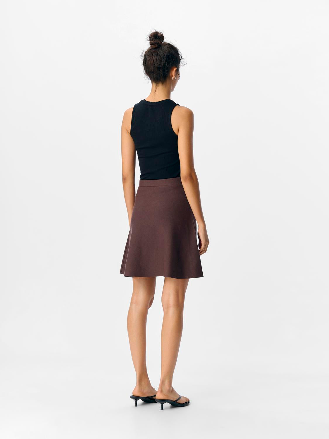 model_shot-back